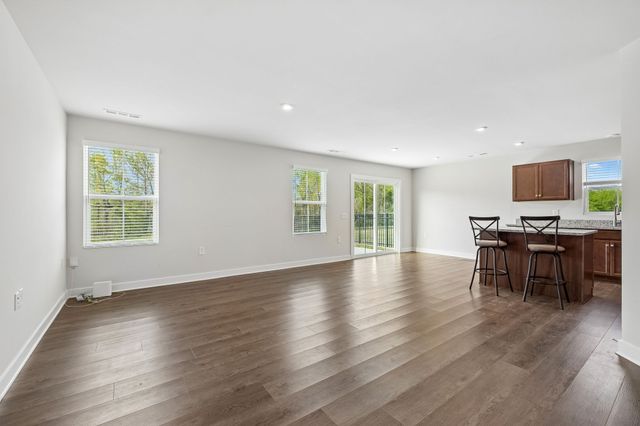 616 Streamview Dr, White House, TN 37188