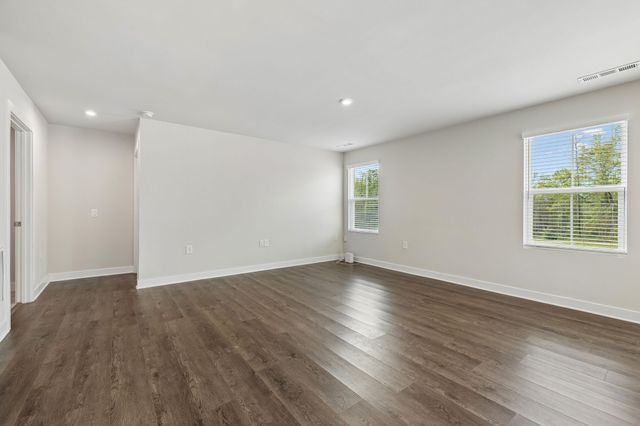 616 Streamview Dr, White House, TN 37188