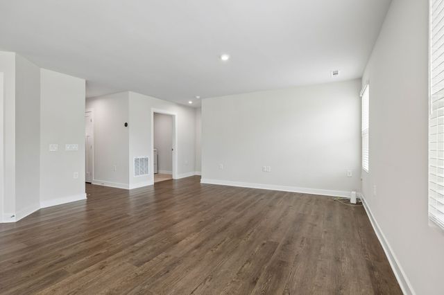 616 Streamview Dr, White House, TN 37188