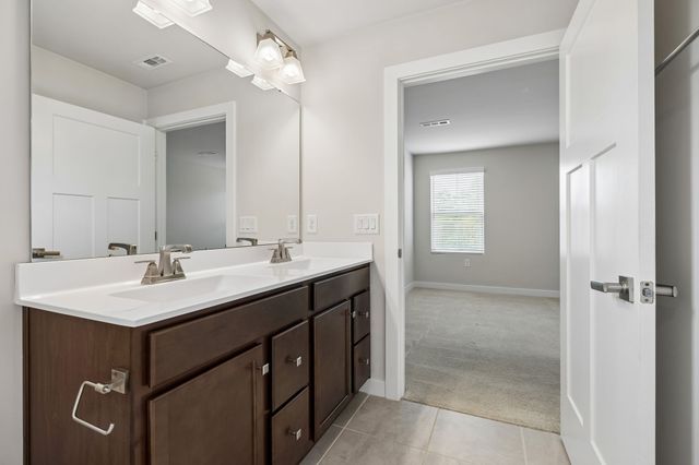 616 Streamview Dr, White House, TN 37188