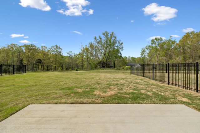 616 Streamview Dr, White House, TN 37188