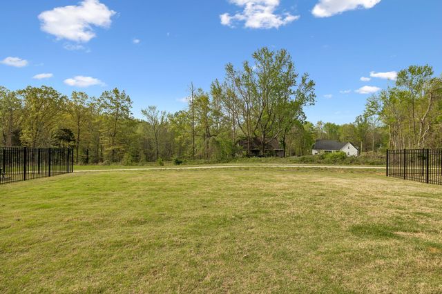 616 Streamview Dr, White House, TN 37188