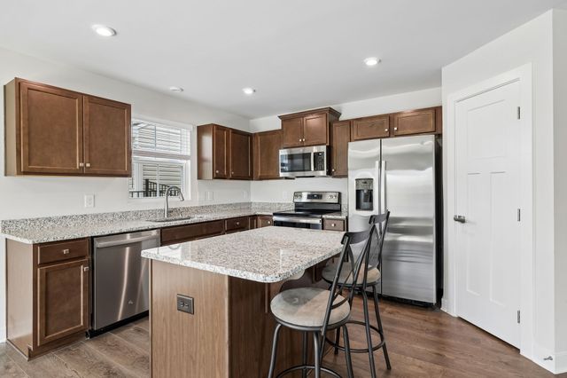 616 Streamview Dr, White House, TN 37188