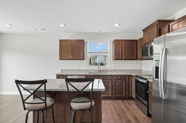 616 Streamview Dr, White House, TN 37188