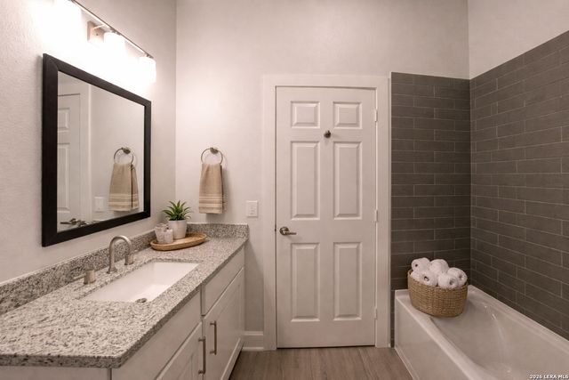 330 E Carson St Apt 3102, San Antonio, TX 78208