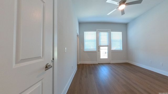 330 E Carson St Apt 3102, San Antonio, TX 78208