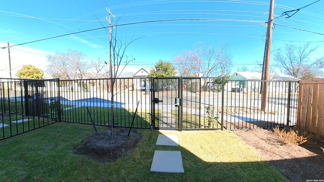330 E Carson St Apt 3102, San Antonio, TX 78208