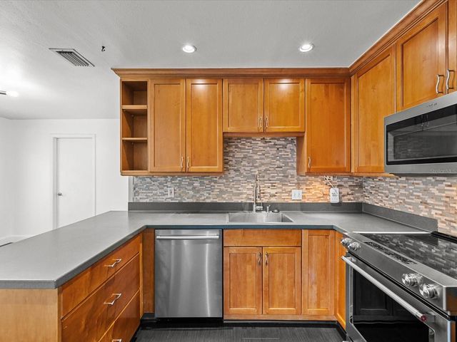 2113 W PERIO STREET, Tampa, FL 33612