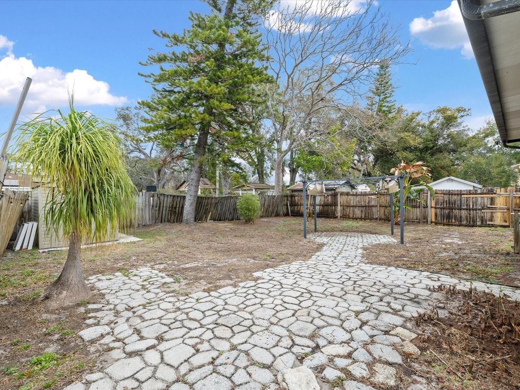 Image 23 of property listing at 2113 W PERIO STREET, Tampa, FL 33612