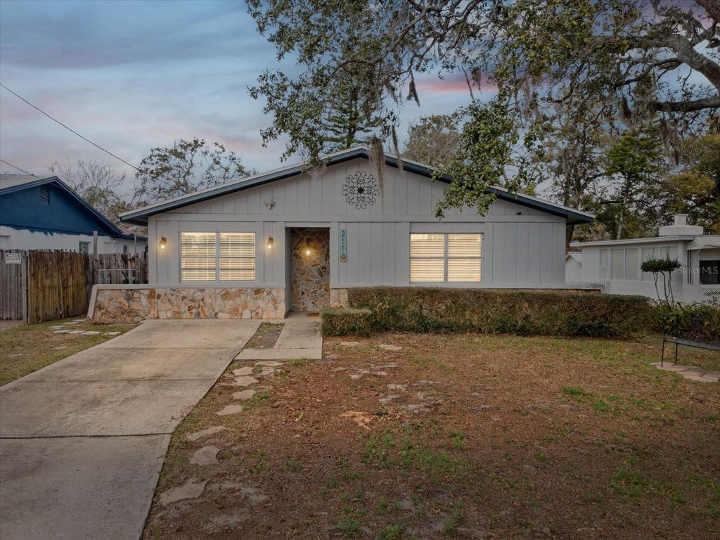 Image 30 of property listing at 2113 W PERIO STREET, Tampa, FL 33612