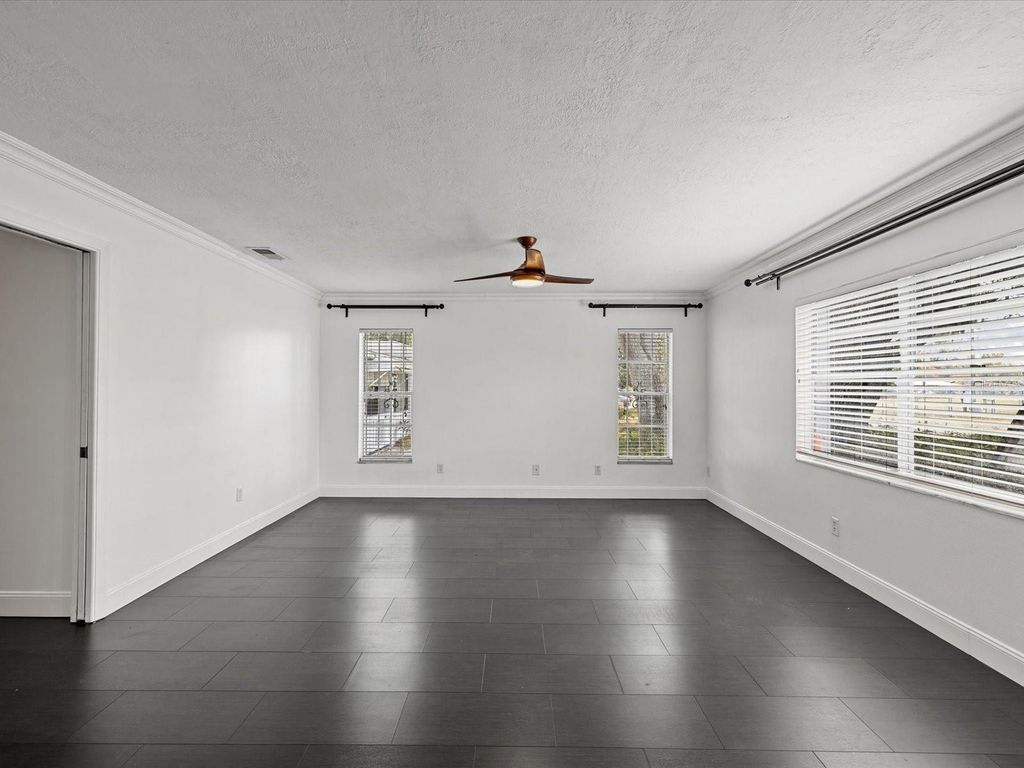 Image 4 of property listing at 2113 W PERIO STREET, Tampa, FL 33612