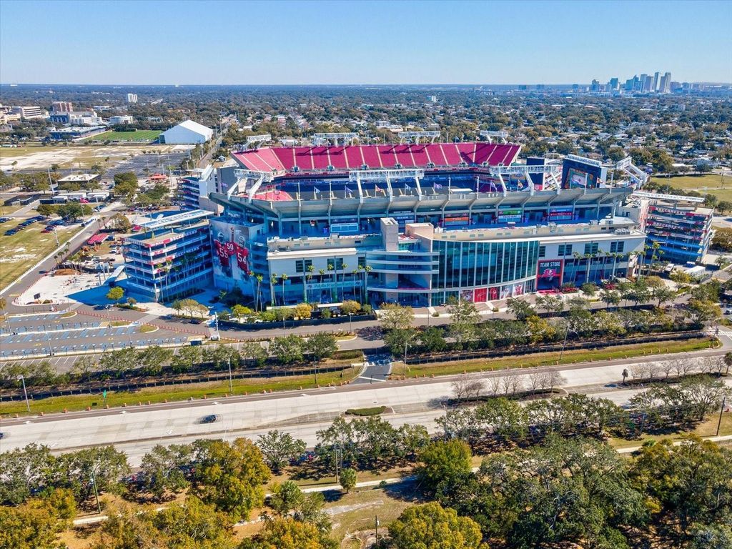 Image 37 of property listing at 2113 W PERIO STREET, Tampa, FL 33612