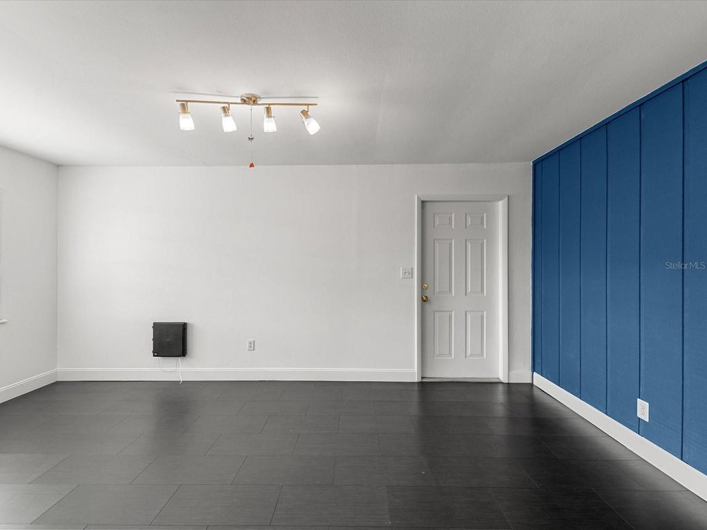 Image 6 of property listing at 2113 W PERIO STREET, Tampa, FL 33612