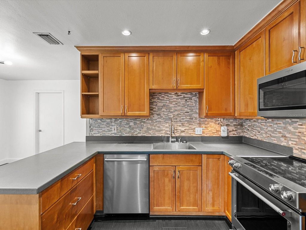 Image 9 of property listing at 2113 W PERIO STREET, Tampa, FL 33612