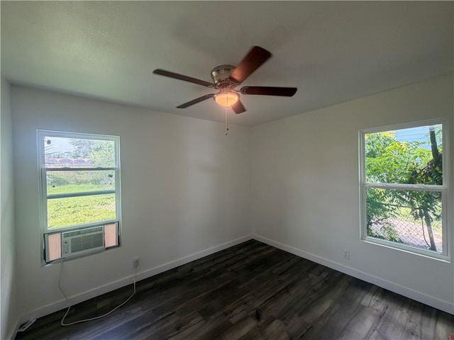 4942 Anthony St, Corpus Christi, TX 78415