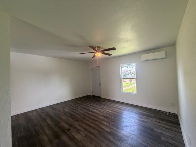 4942 Anthony St, Corpus Christi, TX 78415
