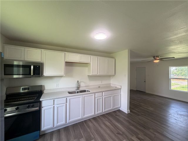 4942 Anthony St, Corpus Christi, TX 78415