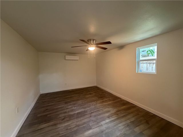 4942 Anthony St, Corpus Christi, TX 78415