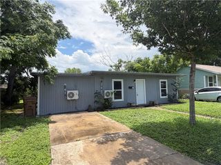 4942 Anthony St, Corpus Christi, TX 78415