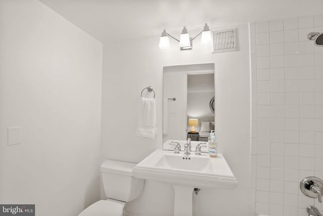 5246 LOUGHBORO RD NW, Washington, DC 20016