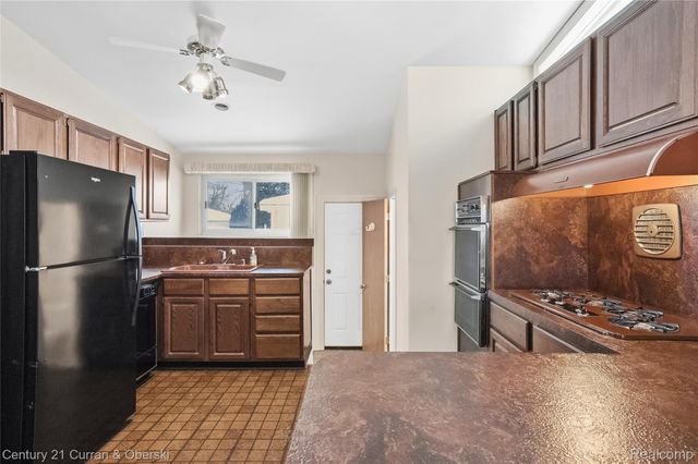 7479 N Charlesworth Street, Dearborn Heights, MI 48127