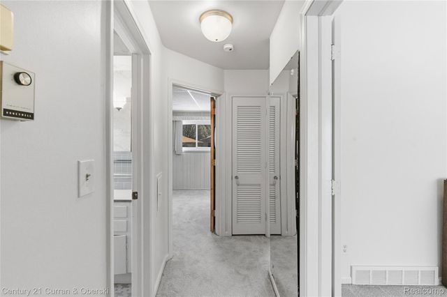 7479 N Charlesworth Street, Dearborn Heights, MI 48127