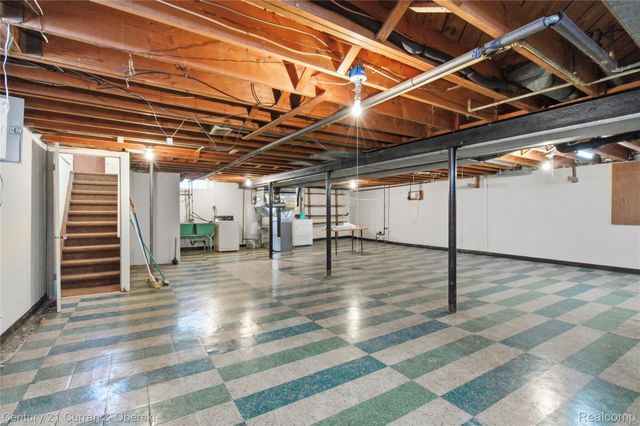 7479 N Charlesworth Street, Dearborn Heights, MI 48127