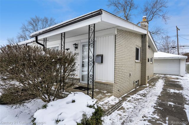 7479 N Charlesworth Street, Dearborn Heights, MI 48127