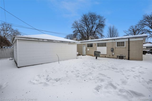 7479 N Charlesworth Street, Dearborn Heights, MI 48127