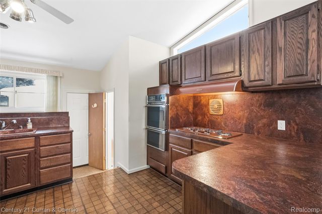 7479 N Charlesworth Street, Dearborn Heights, MI 48127