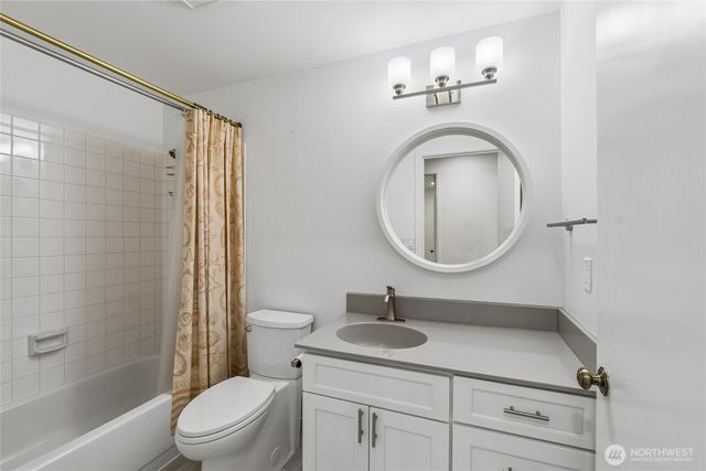 923 S 244th Place, Des Moines, WA 98198