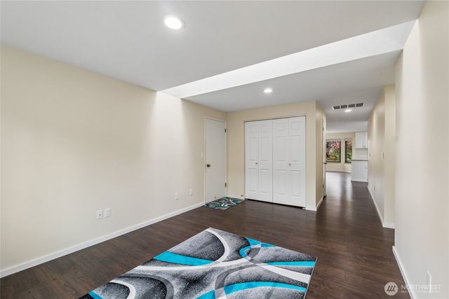 923 S 244th Place, Des Moines, WA 98198