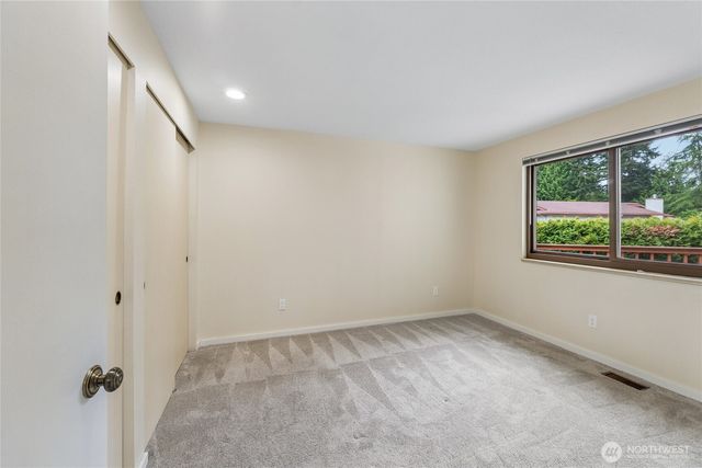 923 S 244th Place, Des Moines, WA 98198