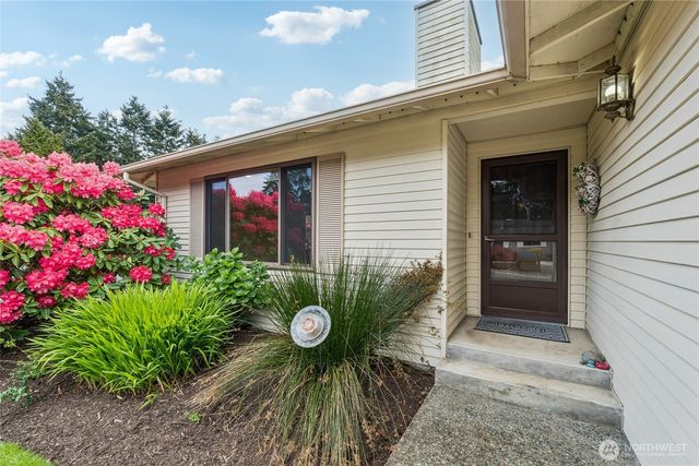 923 S 244th Place, Des Moines, WA 98198