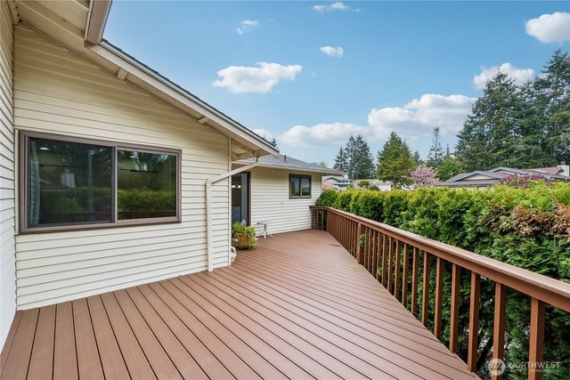 923 S 244th Place, Des Moines, WA 98198