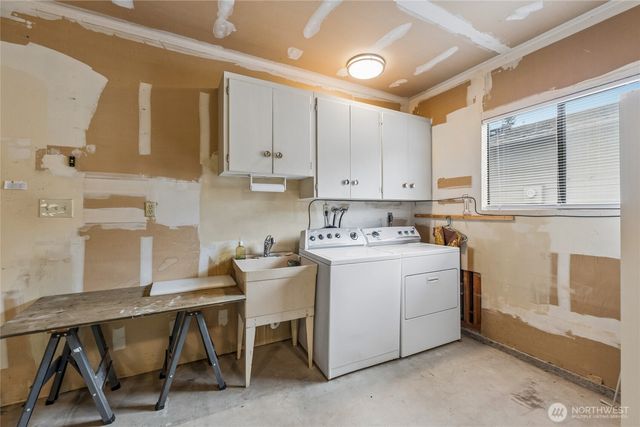 923 S 244th Place, Des Moines, WA 98198