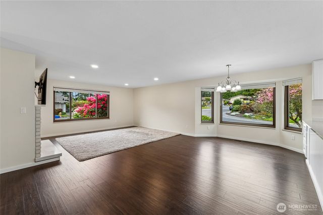 923 S 244th Place, Des Moines, WA 98198