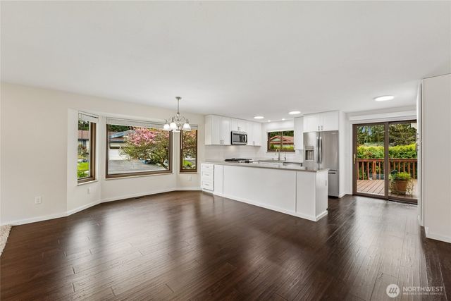 923 S 244th Place, Des Moines, WA 98198