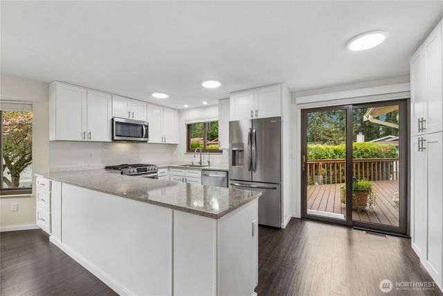 923 S 244th Place, Des Moines, WA 98198