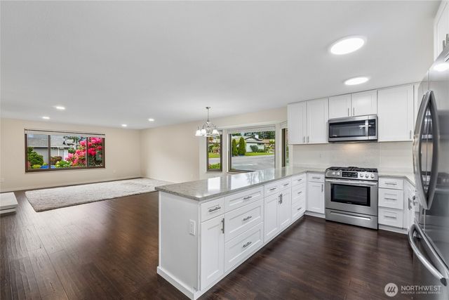 923 S 244th Place, Des Moines, WA 98198