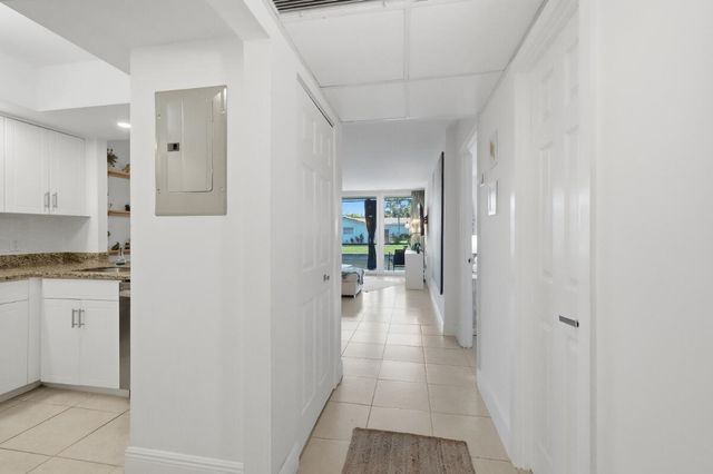 108 Royal Park Drive 1d, Oakland Park, FL 33309