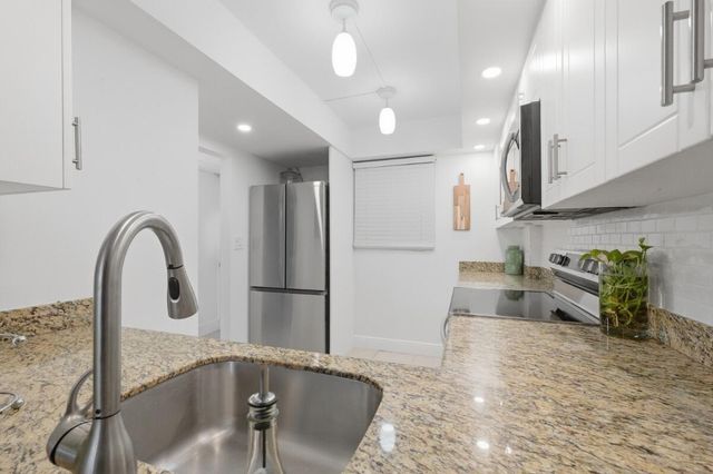 108 Royal Park Drive 1d, Oakland Park, FL 33309