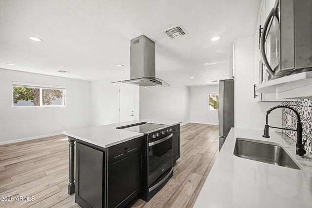 827 W ROMO JONES Street, Tempe, AZ 85281