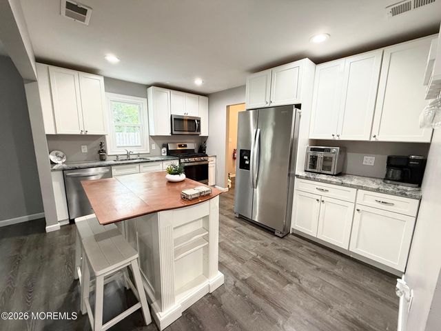45 Pine Street, Keyport, NJ 07735