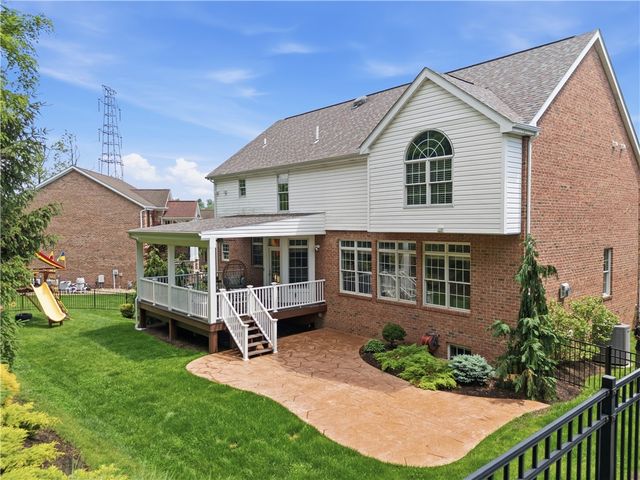 121 Windermere Ct, Peters Twp, PA 15317