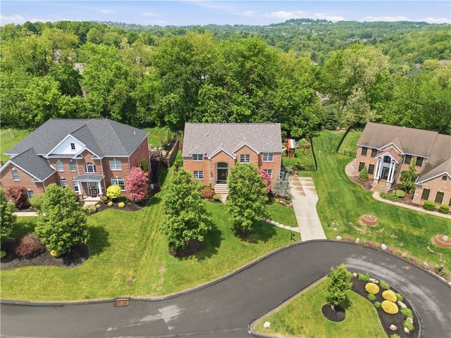 121 Windermere Ct, Peters Twp, PA 15317