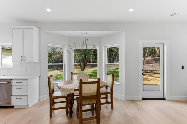 13 Autumn Oaks DR, Lakeway, TX 78738