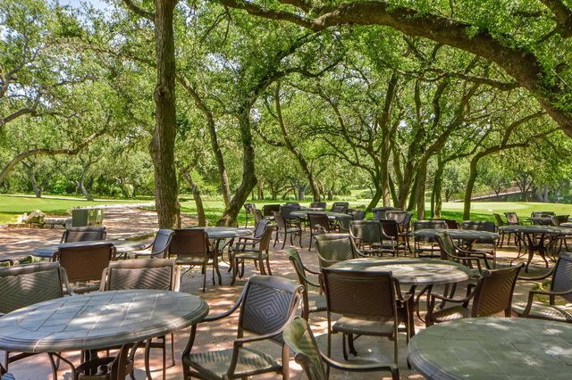 13 Autumn Oaks DR, Lakeway, TX 78738