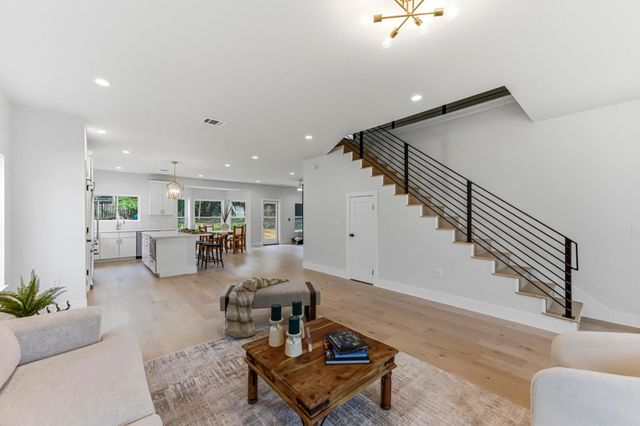 13 Autumn Oaks DR, Lakeway, TX 78738