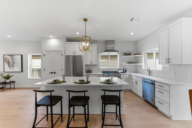 13 Autumn Oaks DR, Lakeway, TX 78738